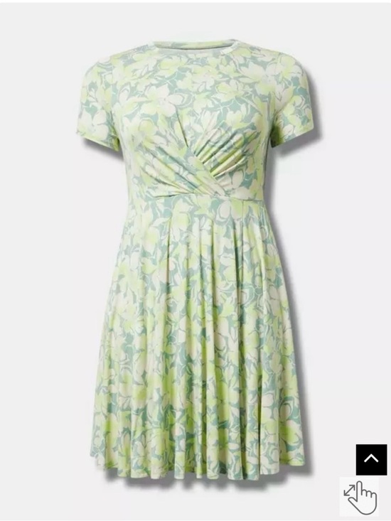 torrid Dresses & Skirts - NWT Torrid Super Soft Baja Green Floral Twist-Front Dress with pockets 1x 14/16